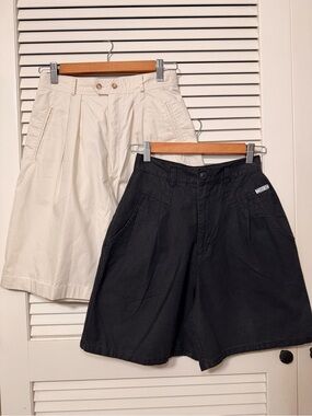 Bundle - Vintage High-Waist Pleated Casual Shorts — Cream & Black, Size Small